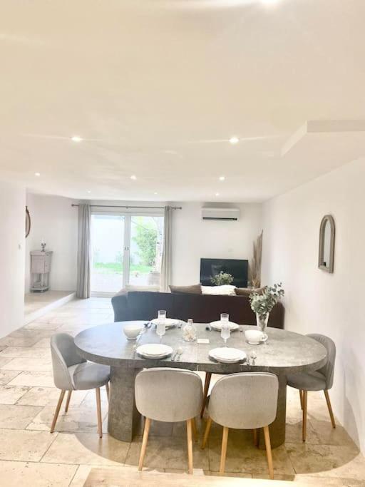 Maison Avec Jardin Et 3 Petits Chats , Proche Du Chateau Lacoste Le Puy Sainte Reparade Bagian luar foto