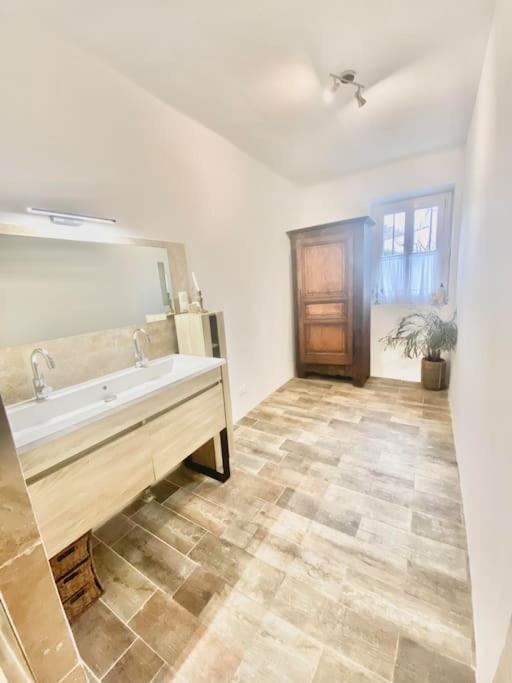 Maison Avec Jardin Et 3 Petits Chats , Proche Du Chateau Lacoste Le Puy Sainte Reparade Bagian luar foto