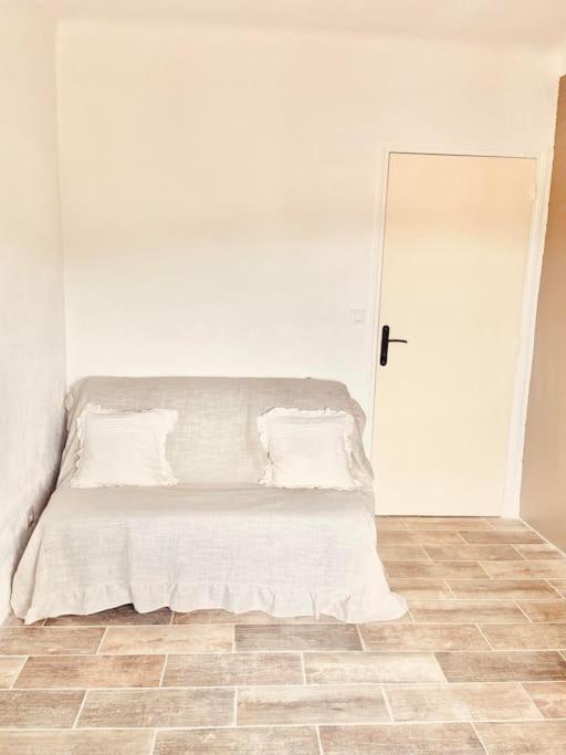 Maison Avec Jardin Et 3 Petits Chats , Proche Du Chateau Lacoste Le Puy Sainte Reparade Bagian luar foto